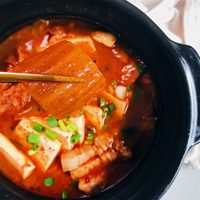 En pocos pasos: la sopa coreana que es ideal para el frío y tiene muchos nutrientes