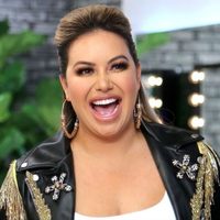 Chiquis Rivera no da tregua con dos fotos de gran impacto y... ¿se olvidó la ropa?