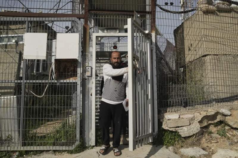 El director palestino Hamdan Ballal es liberado tras haber sido atacado por israelíes y secuestrado por el ejército de Israel