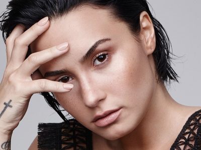 ¡MUY GRACIOSO! Demi Lovato se distrajo y mostró a su novio sin querer... ¡Mirá quién es el famoso!