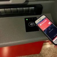 Cajeros automáticos: por qué no deberías usar el celular al retirar efectivo