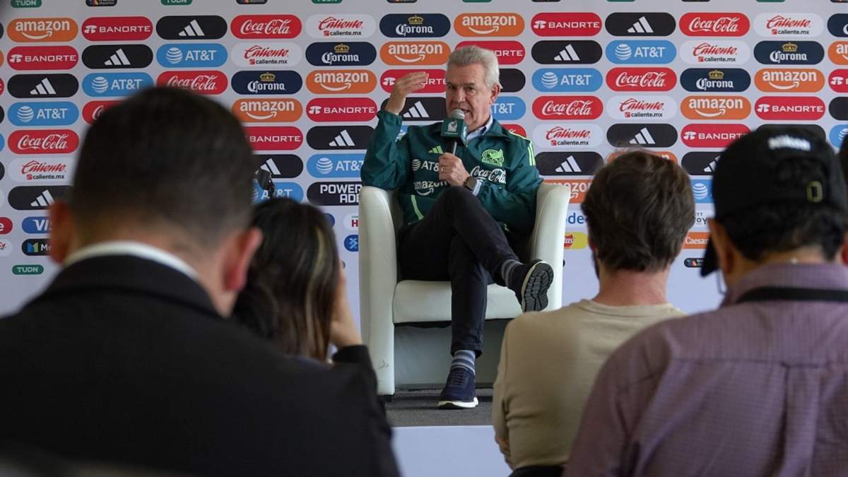 Javier Aguirre, en conferencia de prensa