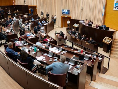 Luz verde al Presupuesto 2026: Figueroa logró mayoría y proyecta superávit fiscal