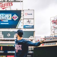Derrota para el mexicano Sergio Romo en el arranque de playoffs de las Grandes Ligas