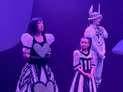 “Alicia” de Lewis Carrol con Un teatro