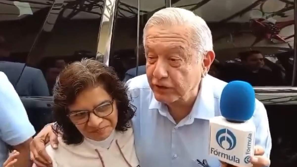 El presidente tomó el micrófono del reportero para fijar su postura