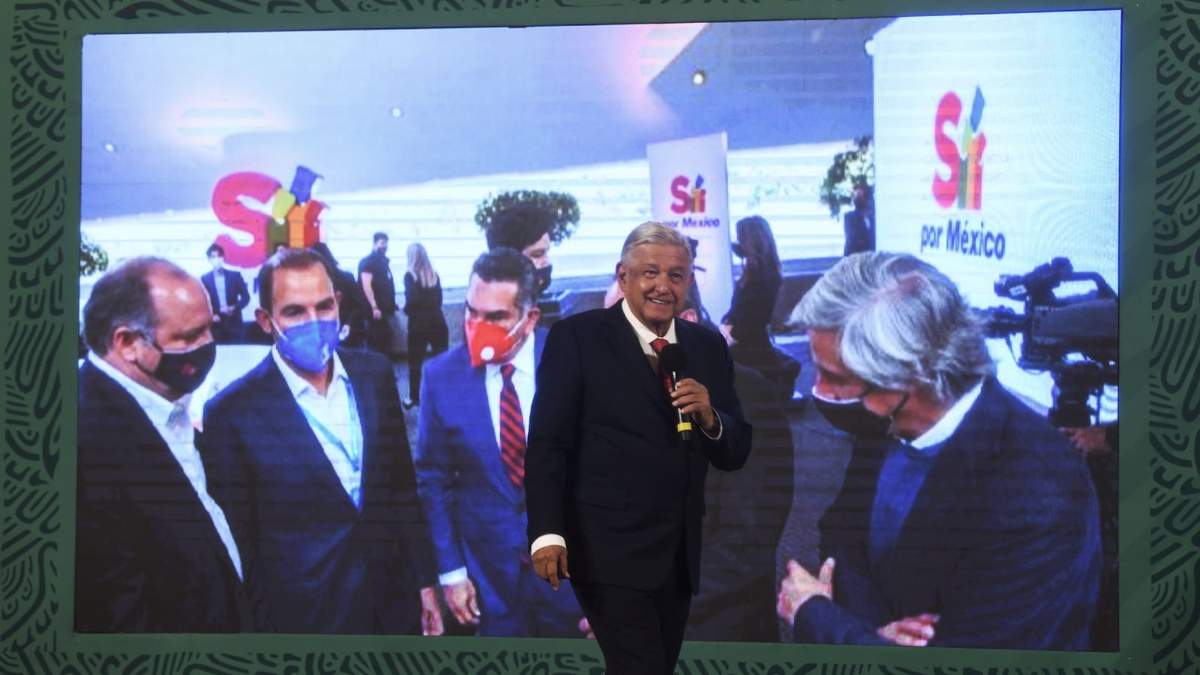 López Obrador en la mañanera hablando de Claudio X. González