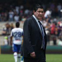 Las Chivas cesan a Luis Fernando Tena como director técnico