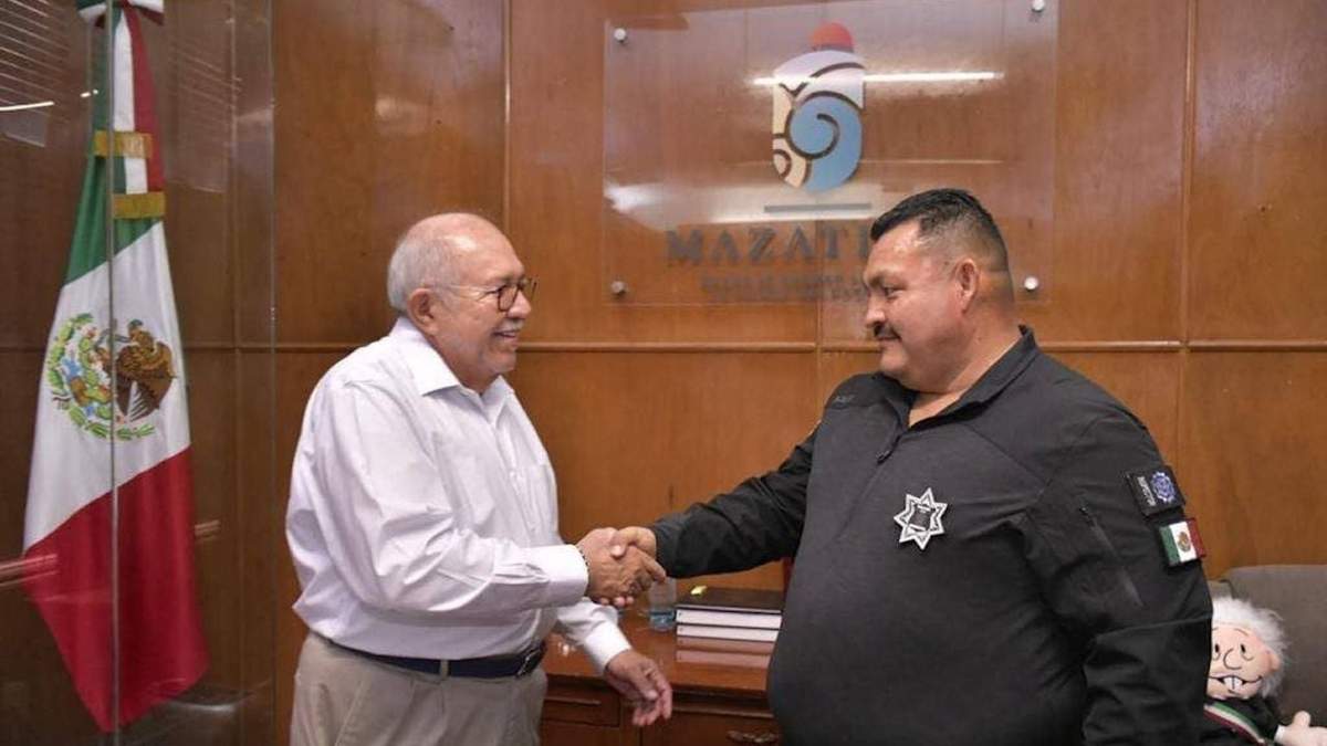 Simón Malpica Hernández (derecha) y el exalcalde Luis Guillermo Benítez