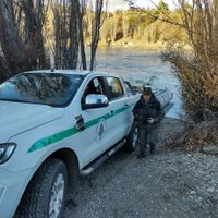 Atraparon a pescadores ilegales en el río Limay