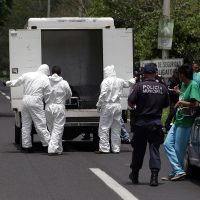 Hallan tres cuerpos en un río y una mujer decapitada en Morelos