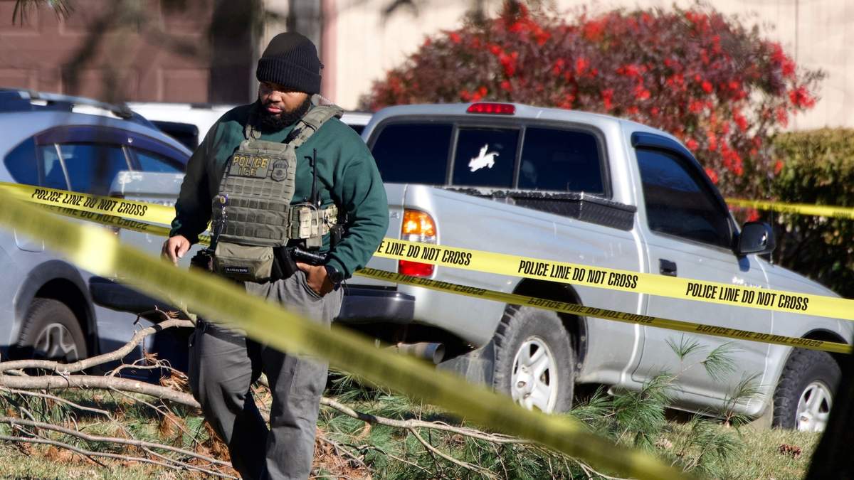 Policías responden a un tiroteo el miércoles 24 de diciembre de 2025 en Glen Burnie, Maryland