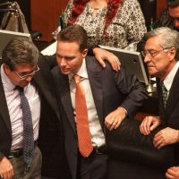 Reviran la mayoría de senadores de Morena y PRI y conceden licencia a Velasco para regresar a Chiapas