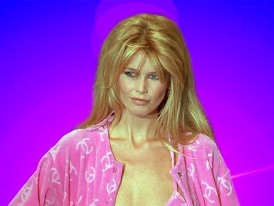 Claudia Schiffer celebra sus 50 años y sigue luciendo como en sus mejores días de supermodelo