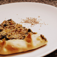 Pizza crocante de carne, en pocos minutos y sin amasar, una delicia que combina todas las pasiones gastronómicas