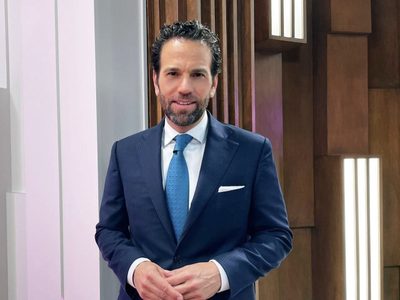 “No me van a doblar” dice Loret de Mola a su llegada a un careo con Pío López Obrador