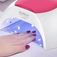 Alertan sobre daños por el uso constante de lámparas UV para uñas