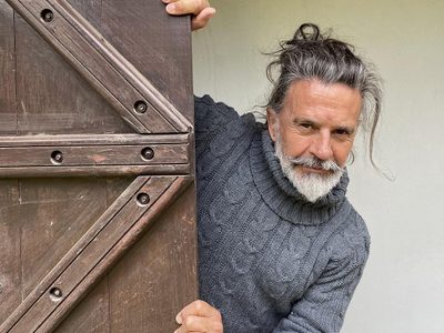 Galán a los 64: difunden fotos de Osvaldo Laport que despiertan suspiros