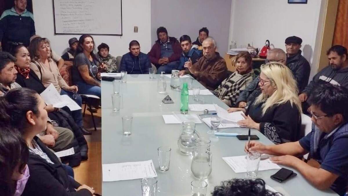 Reunión con EPEN y referentes rurales en Senillosa. Fuente: (Facebook)