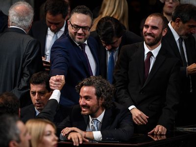 VIDEO: Cafiero organizó aplausos para Guzmán en la Casa Rosada