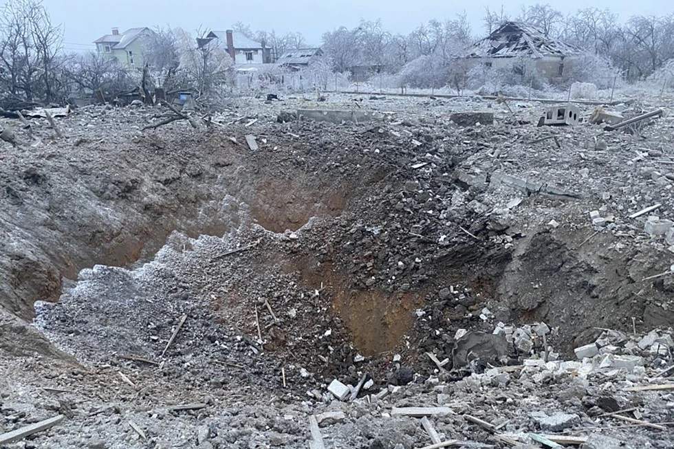 La secuela de un ataque ruso en Novomoskovsk, Ucrania, el 8 de enero de 2024