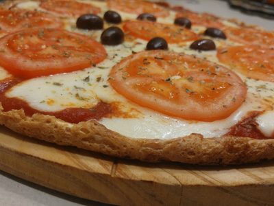 Fácil y saludable: pizza sin TACC con 1 ingrediente y en dos simples pasos