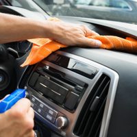 El secreto de la abuela con pocos ingredientes para limpiar el tablero del auto y dejarlo como nuevo
