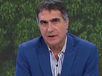 El modesto árbol de Navidad que Antonio Laje y su esposa pusieron en su hogar