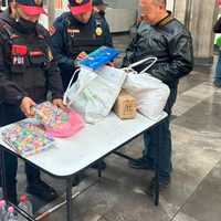 Decomisan 90 kilos de pirotecnia en la estación Merced del Metro