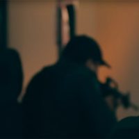 Cesan a policías por participar en video del grupero Gerardo Ortiz