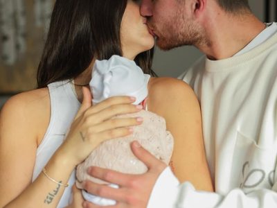 Alexis Mac Allister y Ailén Cova presentaron a su hija Alaia
