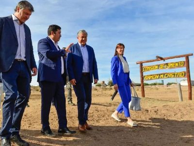 Figueroa anunció obras eléctricas y de agua potable en el aniversario de Ramón Castro