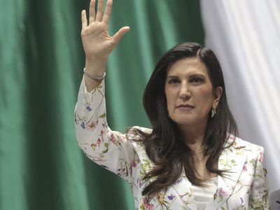 López Rabadán acusa que llevaron acarreados de otros estados a marcha de Morena en Chihuahua