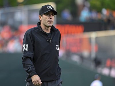 MLB despide al umpire Pat Hoberg por compartir cuentas de apuestas con amigo que apostó en béisbol
