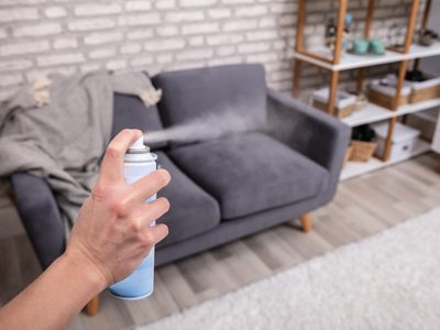Con 2 ingredientes: eliminá para siempre el olor a humedad de tu hogar con este truco