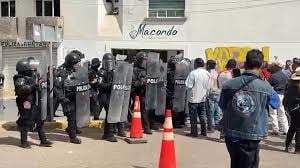 Policías antimotines reprimen con violencia manifestación de productores de frijol en Zacatecas