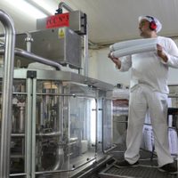 Fuerte caída de la industria en noviembre alerta la UIA