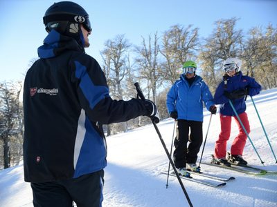 Instructores de esquí del cerro Chapelco manifestaron su descontento con la empresa concesionaria