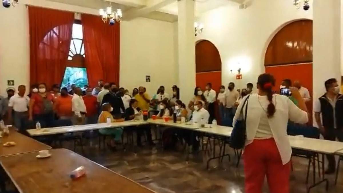 Legisladores retenidos