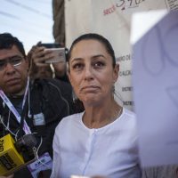 Claudia Sheinbaum emula a AMLO y ofrece gobierno honesto y combate a la corrupción
