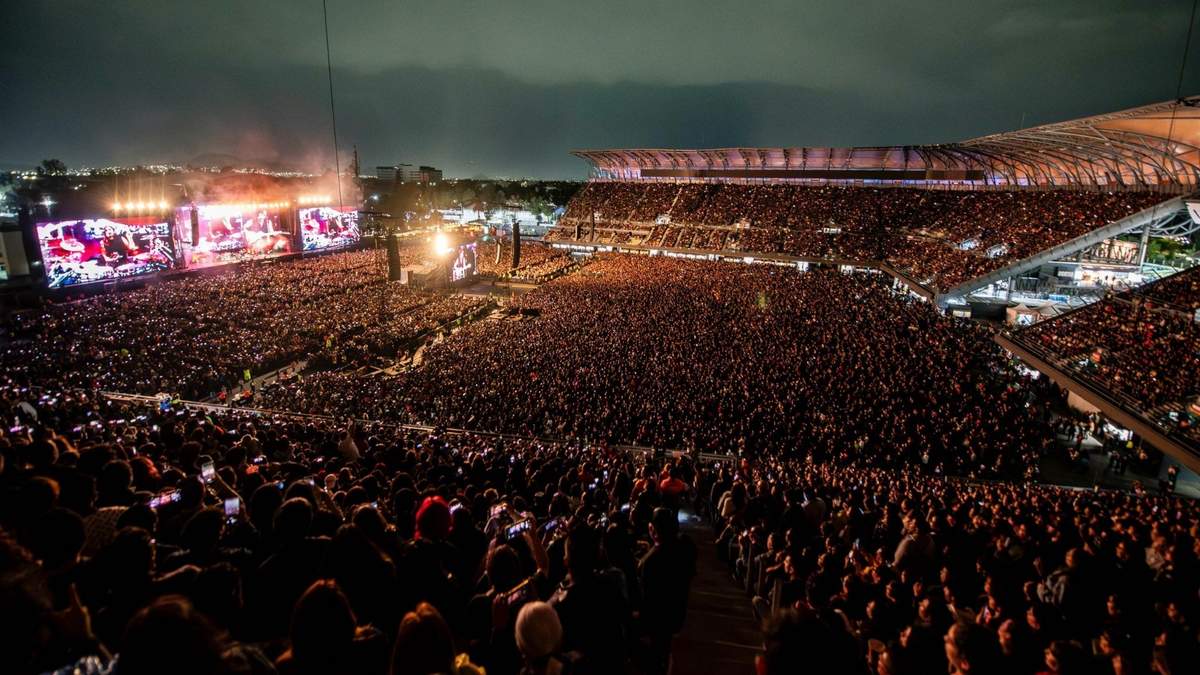 Caifanes, consignas junto a Vivir Quintana ante 65 mil fans