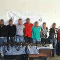 Detienen a 10 presuntos miembros de Los Viagras en Michoacán