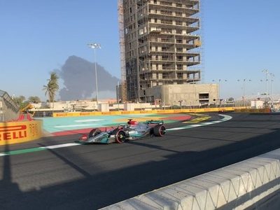 Fórmula 1: Explota instalación petrolera por supuesto ataque de misil cerca de Jeddah (Video)