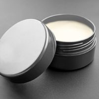 Si se terminó la crema de skincare no tirés el bote: hacé este organizador para el baño súper fácil