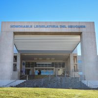 La Legislatura de Neuquén comenzó la entrega de 15 mil árboles a 14 municipios