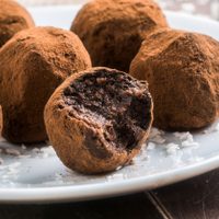 Trufas keto de chocolate con maní: listas en pocos minutos y bajas en calorías para disfrutar sin culpa