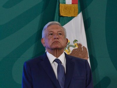 AMLO dice que se vacunará en 15 o 20 días para disipar dudas y "dar el ejemplo"
