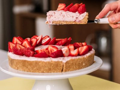 Tarta de frutillas sin horno: la receta más rica y fácil y con pocos ingredientes que deleita a todo
