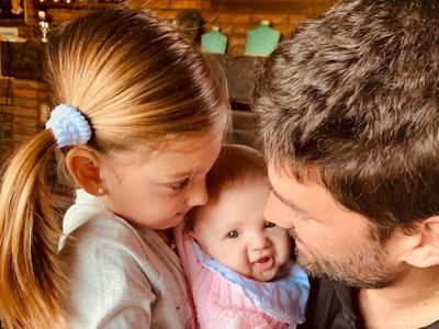 Papá baboso: Meme Bouquet retrató a Mila y Cala, sus hijas, en una dulce situación