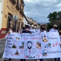 Marchan médicos para exigir justicia por sus colegas asesinados en Zacatecas